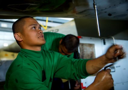 USS Carl Vinson operations 140825-N-TR763-063