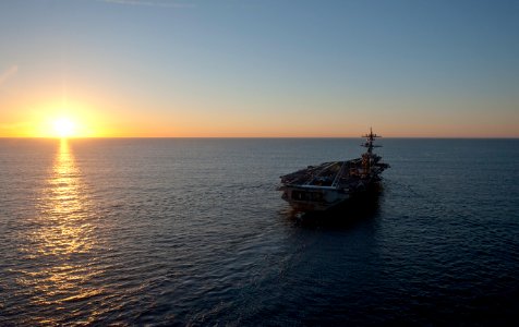 USS Carl Vinson in the Pacific Ocean. (8498335036)