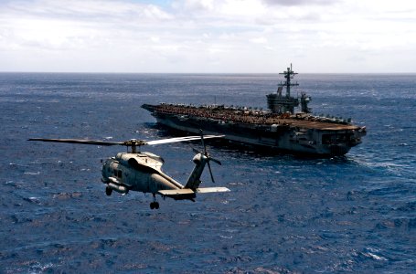USS Carl Vinson conducts a tiger cruise. (5831850489)
