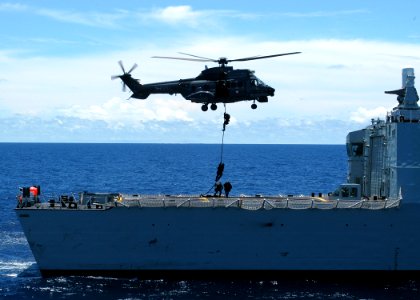 US Navy 070901-N-4021H-092 Chilean special forces fast-rope onto the flight deck of Canadian frigate HMCS Regina (FFH 334) while conducting visit, board, search and seizure exercises during PANAMAX 2007