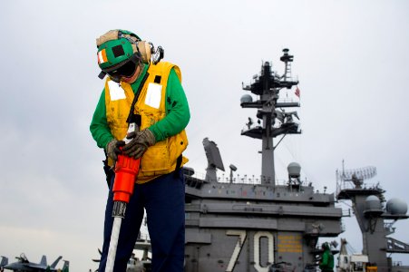 USS Carl Vinson flight deck operations 141029-N-FK965-023
