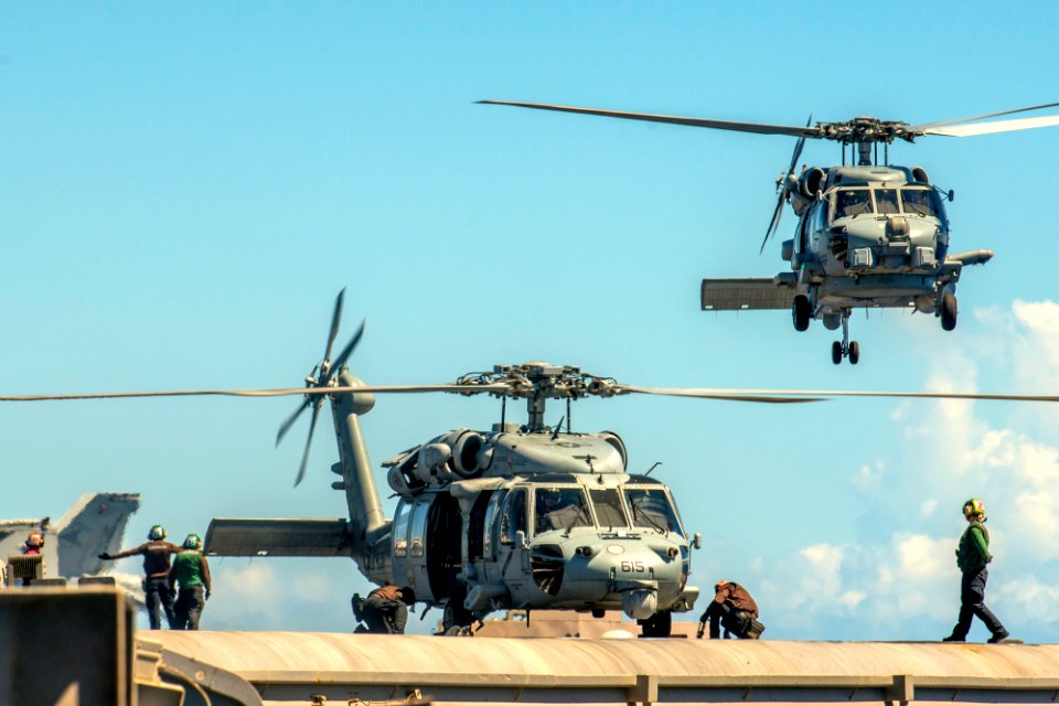 USS Carl Vinson conducts flight operations. (17218119866)