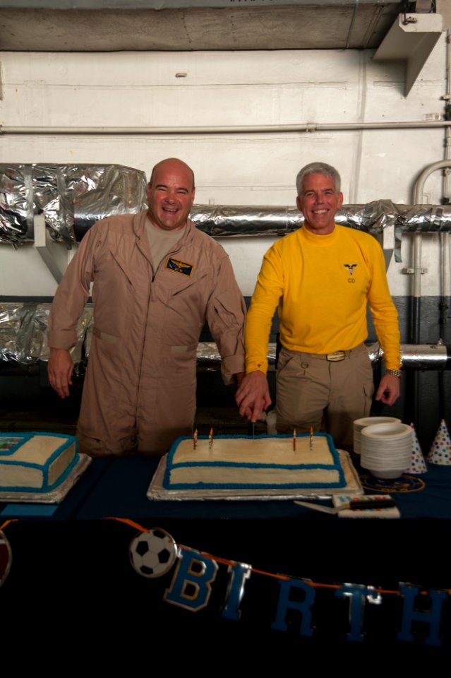 USS Carl Vinson CO, EO celebrate birthdays 141101-N-UW005-057