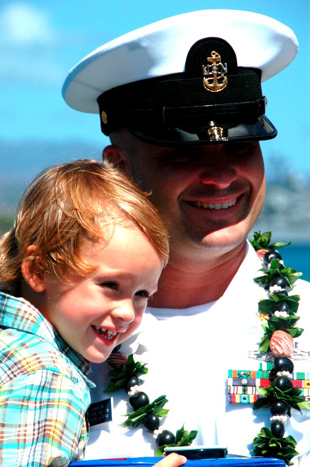 US Navy 070904-N-0879R-009 A Sailor from guided-missile cruiser USS Lake Erie (CG 70) reunites with his family upon the ship's return home following a four-month deployment to the Western Pacific in support of 7th Fleet