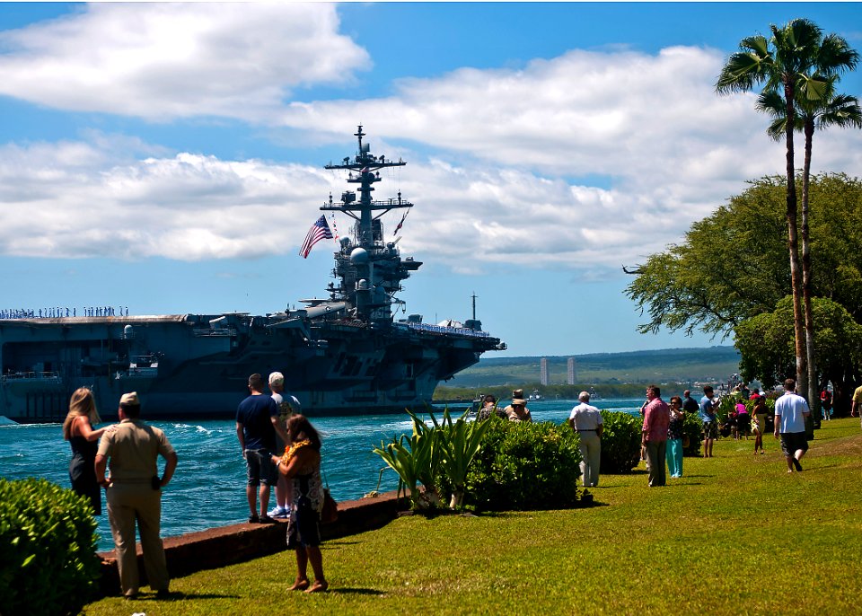 USS Carl Vinson 120515-N-QG393-047