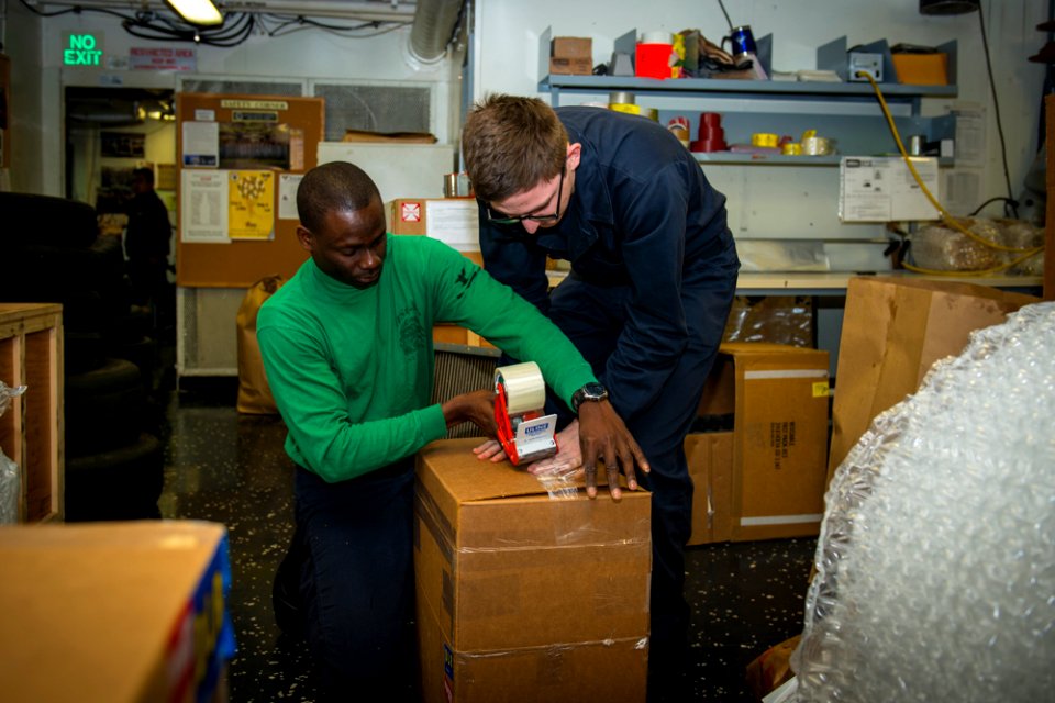 USS Carl Vinson (CVN 70)150216-N-HD510-009 (15946999483)