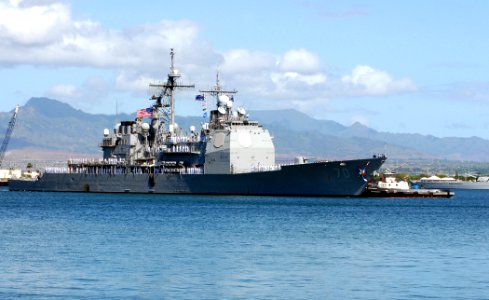 US Navy 070904-N-9758L-076 Ticonderoga-class guided-missile cruiser USS Lake Erie (CG 70) returns home, following a four-month deployment to the Western Pacific in support of the Navy's 7th Fleet
