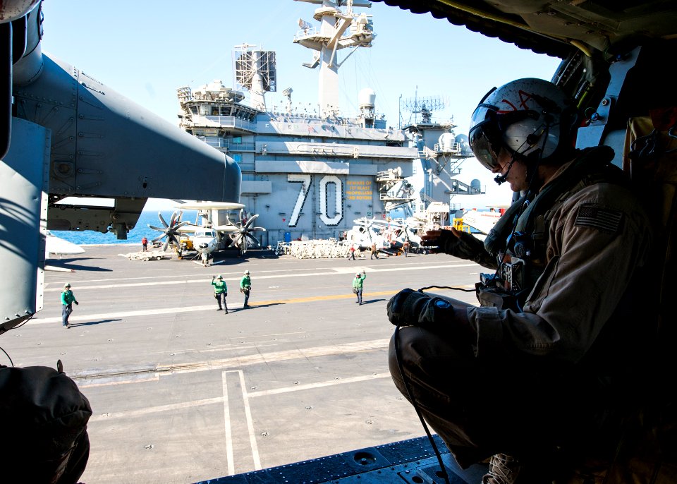 USS Carl Vinson (CVN 70)150307-N-KB426-017 (16585988129)