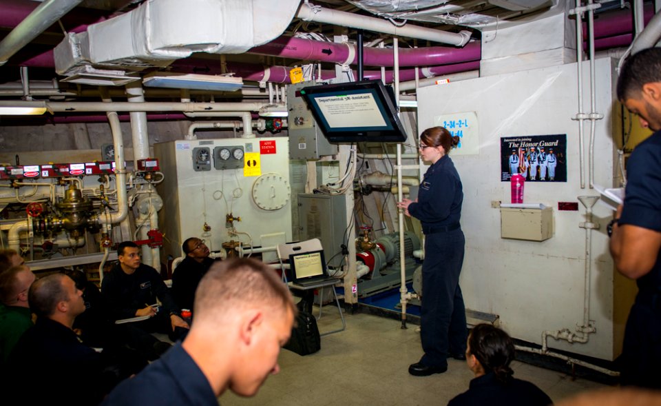 USS Carl Vinson (CVN 70)150216-N-HD510-003 (16380900479)