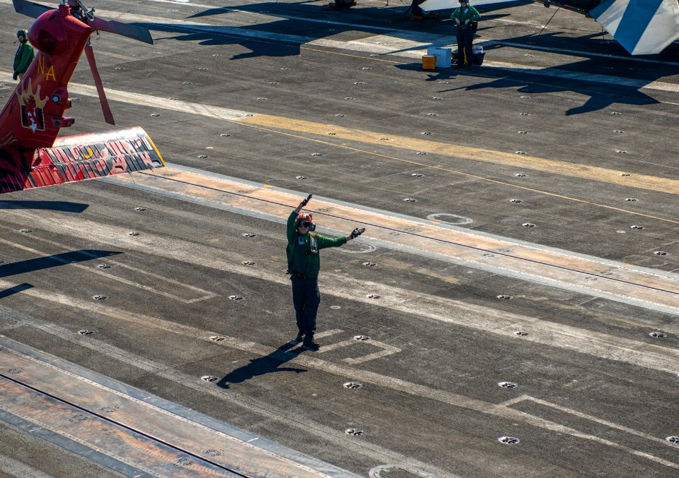 USS Carl Vinson (CVN 70) 150308-N-HD510-228 (16149757894)