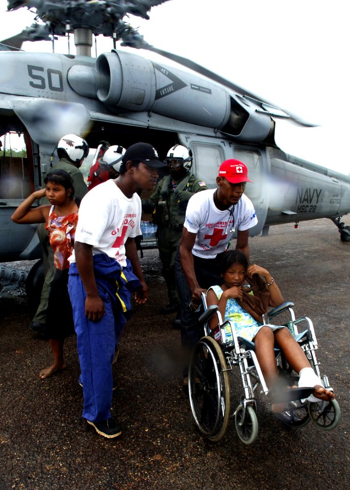 US Navy 070907-N-7540C-047 Red Cross Volunteers, along with Sailors from the multi-purpose amphibious assault ship USS WASP (LHD 1), help an injured citizen from Puerto Cabezas out of an MH-60S Seahawk helicopter to receive med