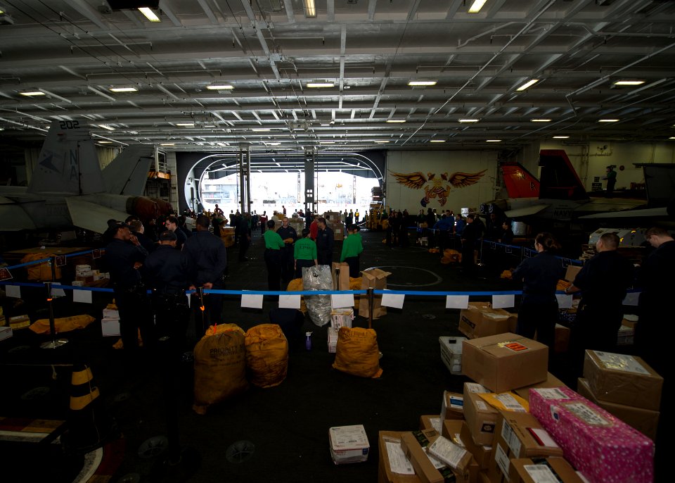 USS Carl Vinson (CVN 70) 150311-N-KB426-034 (16817663441)