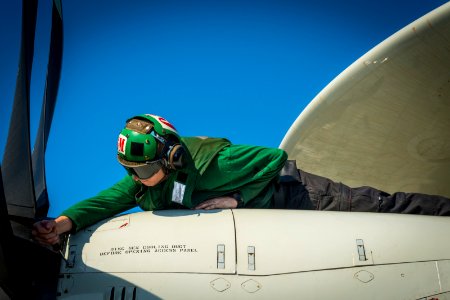 USS Carl Vinson (CVN 70) 150302-N-HD510-041 (16495000997)