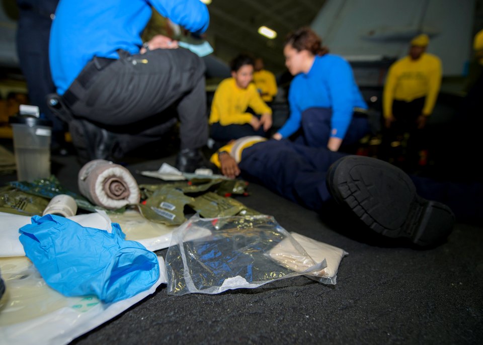 USS Carl Vinson (CVN 70) 150306-N-KB426-032 (16772148685)