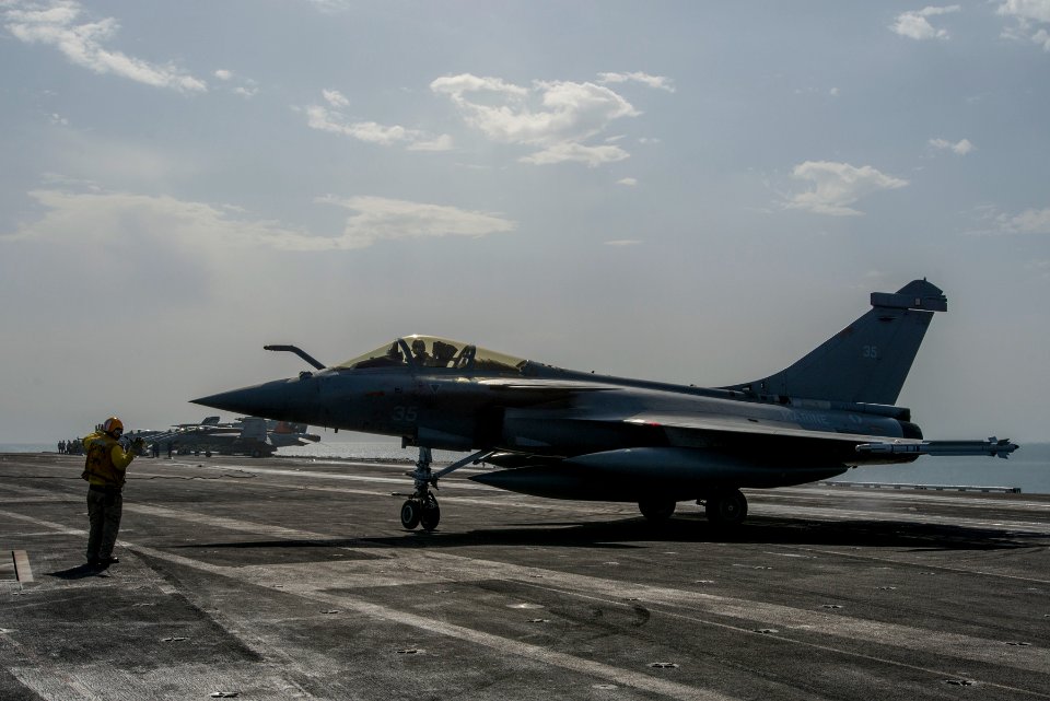 USS Carl Vinson (CVN 70)150303-N-TP834-731 (16513614667)