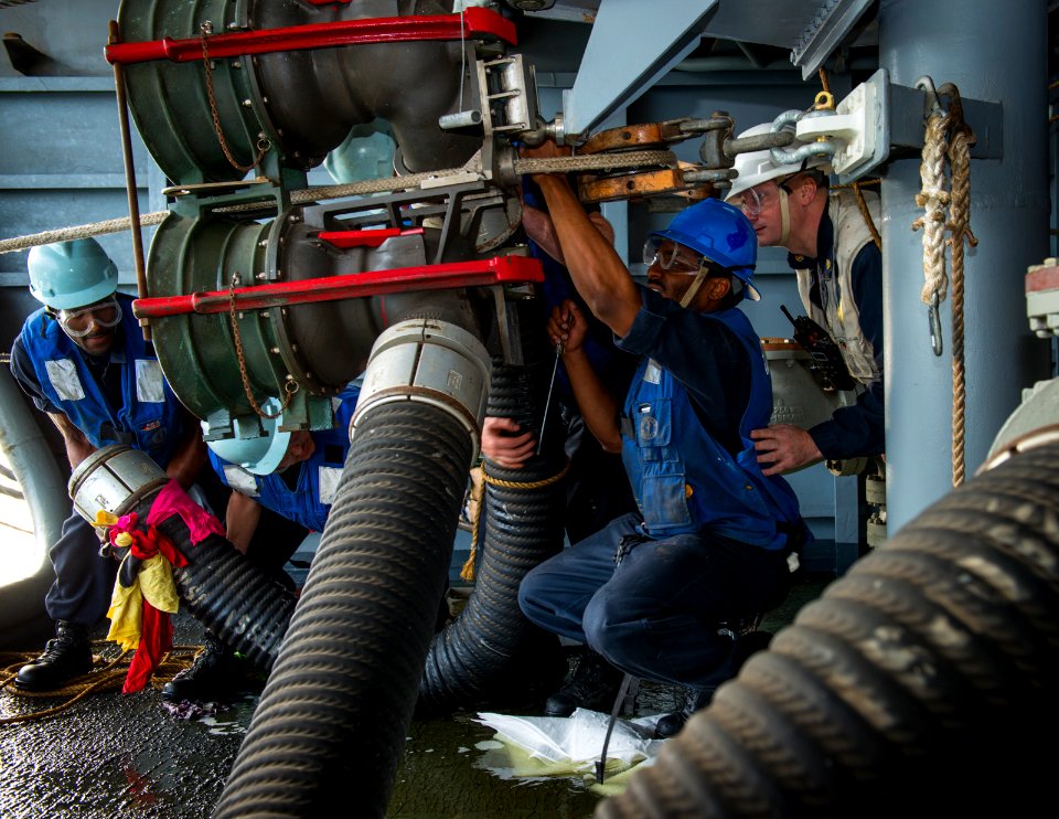 USS Carl Vinson (CVN 70) 150304-N-HD510-034 (16112386033)