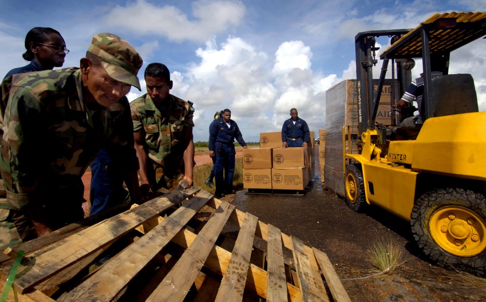 US Navy 070908-N-1810F-145 Nicaraguan soldiers and U.S. Navy Sailors prepare disaster relief supplies for delivery to Nicaraguans hit by Hurricane Felix