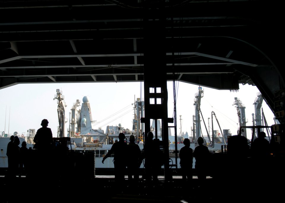 USS Carl Vinson (CVN 70) 150218-N-KB426-085 (16573227556)