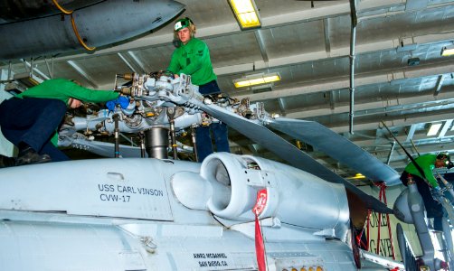USS Carl Vinson (CVN 70) 150228-N-HD510-010 (16503309958)