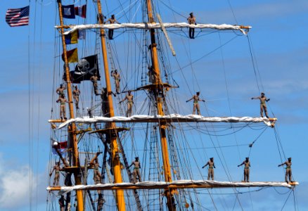 US Navy 070914-N-4965F-005 Indonesian naval cadets line the mast of KRI Dewaruci, a naval training ship from the Republic of Indonesia, as she makes her way pierside Naval Station Pearl Harbor