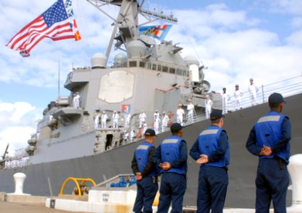 US Navy 070918-N-8907D-197 Line handlers stand by to receive mooring lines as guided-missile destroyer USS Mitscher (DDG 57) pulls into Naval Station Norfolk after a six-month deployment in support of Partnership of the America photo