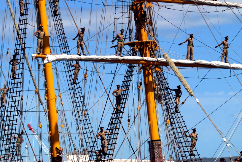 US Navy 070914-N-4965F-008 Indonesian naval cadets line the mast of Indonesian naval training ship KRI Dewaruci as she makes her way pierside Naval Station Pearl Harbor
