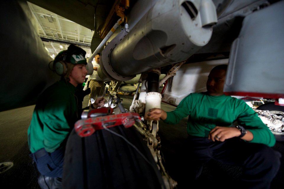 USS Carl Vinson (CVN 70) 150216-N-KB426-023 (16369497220)