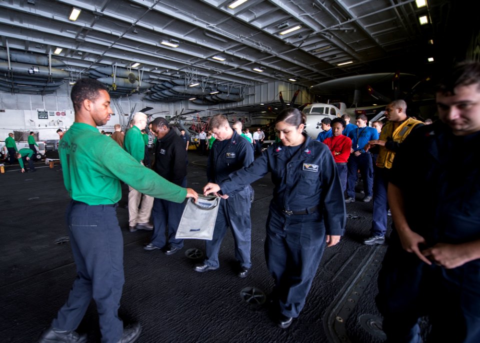 USS Carl Vinson (CVN 70) 150216-N-KB426-045 (16369496500)