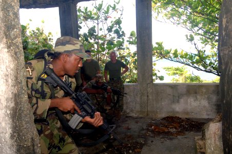 US Navy 070925-N-0989H-457 U.S. Marines assigned to a mobile training team conduct Close Quarters Battle and room clearing drills with members of the Jamaica Defense Force