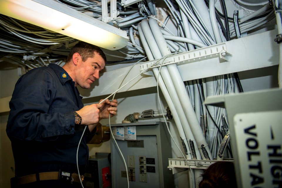 USS Carl Vinson (CVN 70) 150217-N-HD510-016 (16389497508)
