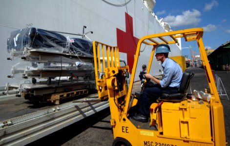 US Navy 070921-N-0194K-027 Fire Controlman Seaman Bradley Reist, attached to Military Sealift Command hospital ship USNS Comfort (T-AH 20)