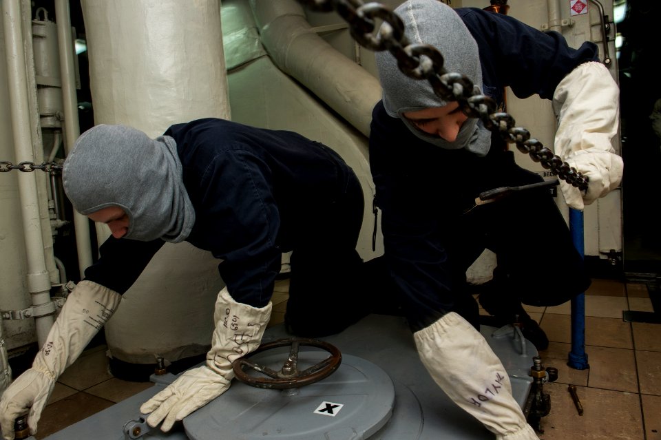 USS Carl Vinson (CVN 70) 150206-N-TR763-016 (15859961333)