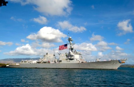 US Navy 070922-N-6674H-009 Guided-missile destroyer USS Chafee (DDG 90) returns from deployment