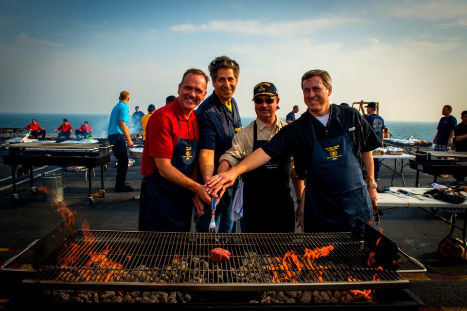 USS Carl Vinson (CVN 70) 150208-N-HD510-016 (16294162487)