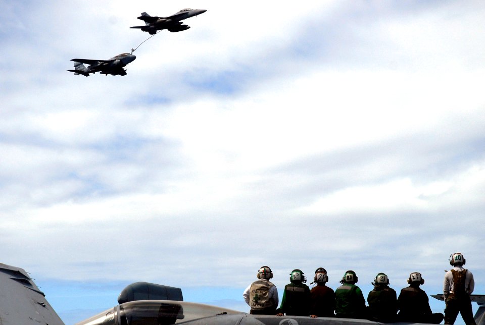 US Navy 070926-N-0890S-018 An F-A-18F Super Hornet, assigned to the Black Aces of Strike Fighter Squadron (VFA) 41, fuels an EA-6B Prowler during a Tiger Cruise air power demonstration