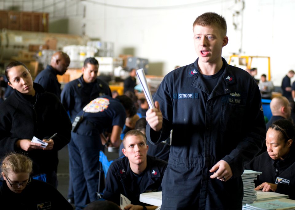 USS Carl Vinson (CVN 70) 150215-N-KB426-036 (16530958696)