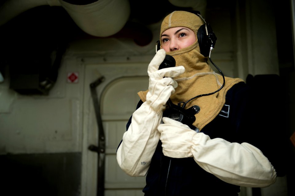USS Carl Vinson (CVN 70) 150206-N-TR763-026 (16478329841)