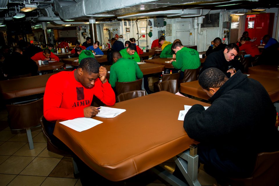 USS Carl Vinson (CVN 70) 150207-N-HD510-030 (16293802509)