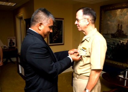 US Navy 070928-N-0696M-103 Chief of Naval Operations (CNO), Adm. Mike Mullen is named an honorary master chief by Master Chief Petty Officer of the Navy (MCPON), Joe R. Campa photo