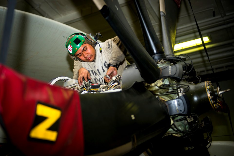 USS Carl Vinson (CVN 70) 150210-N-HD510-014 (16472757456)