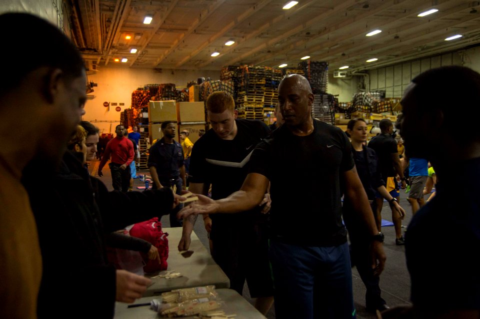 USS Carl Vinson (CVN 70) 150214-N-DJ750-178 (16555303431)