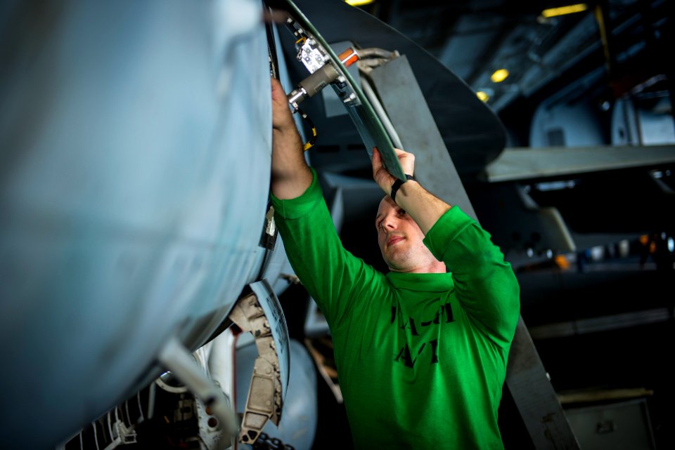 USS Carl Vinson (CVN 70) 150205-N-HD510-017 (16294187477)