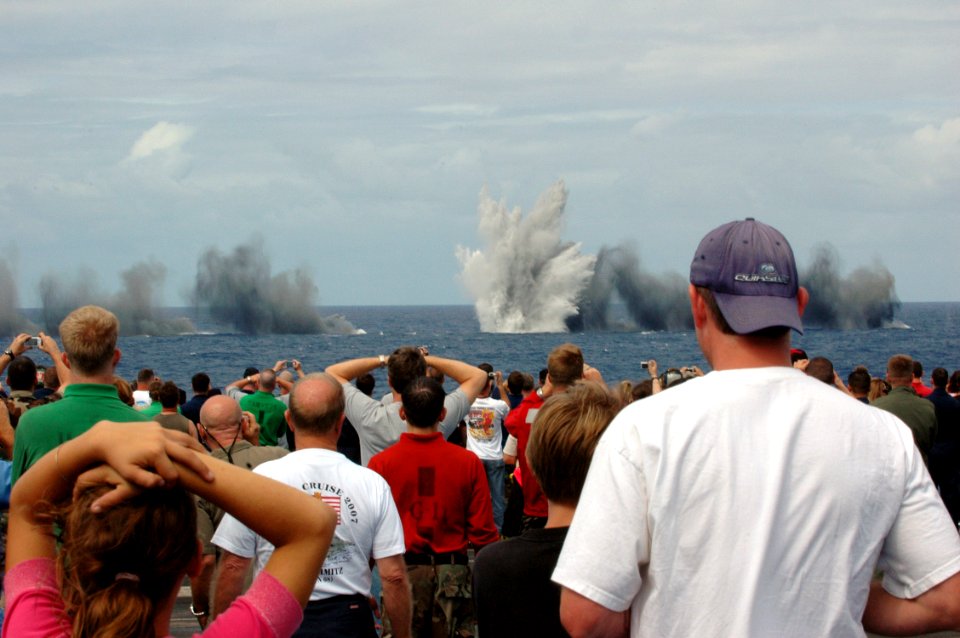 US Navy 070926-N-7128A-007 Crewmembers and Tigers watch the