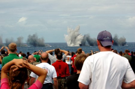 US Navy 070926-N-7128A-007 Crewmembers and Tigers watch the