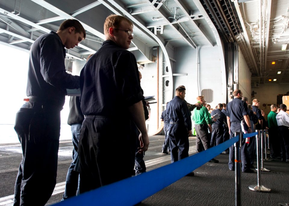 USS Carl Vinson (CVN 70) 150215-N-KB426-170 (16371045077)