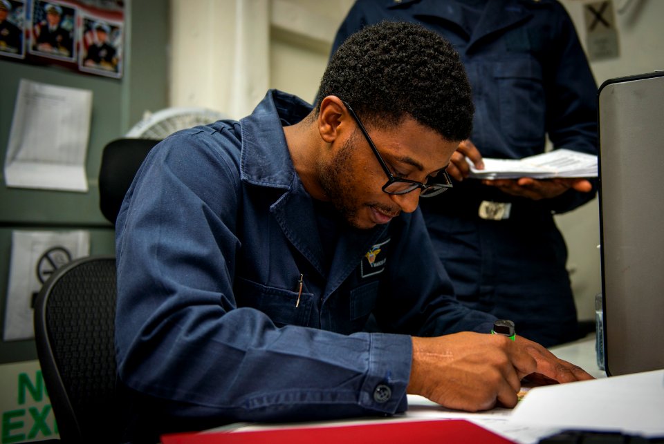 USS Carl Vinson (CVN 70) 150207-N-HD510-022 (15857532694)