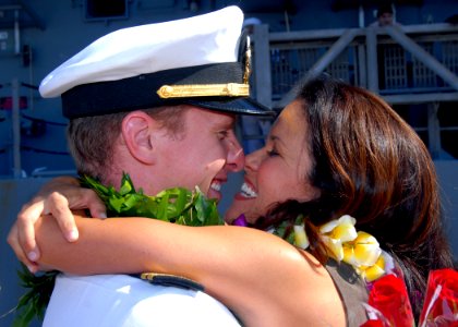 US Navy 070928-N-9758L-121 Lt. Brian Ryglowski, assigned to Ticonderoga-class guided-missile cruiser USS Chosin (CG 65), greets his wife during a traditional first kiss ceremony pierside