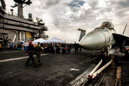 USS Carl Vinson (CVN 70) 150208-N-FT110-021 (16292625120)