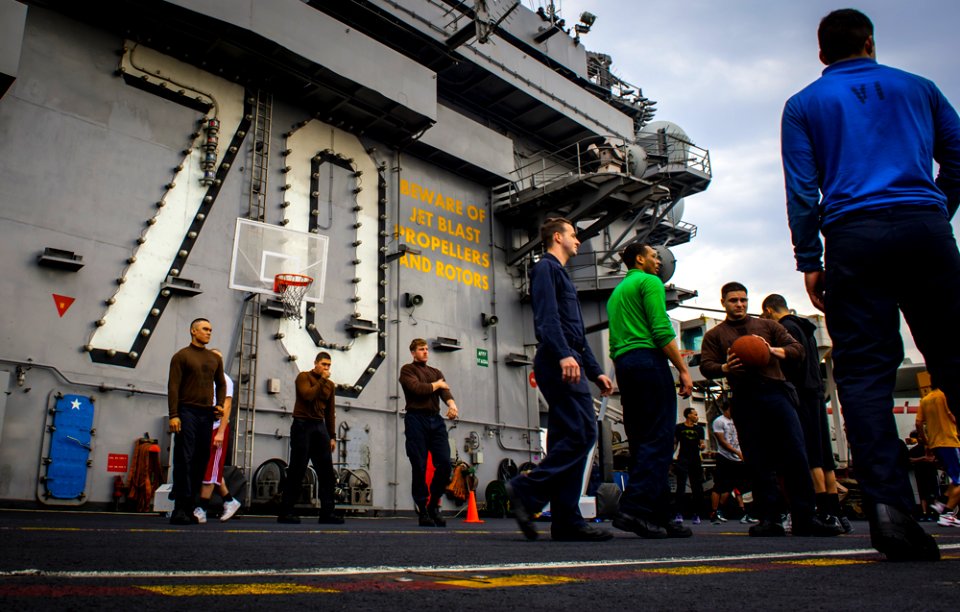 USS Carl Vinson (CVN 70) 150208-N-FT110-043 (16294163947)