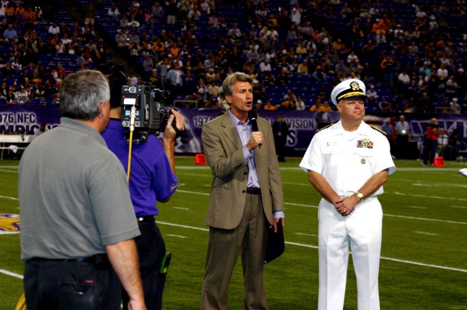 US Navy 070930-N-7163S-005 Minneapolis Mayor R.T. Rybak presents Rear Adm. Edward Masso, commander of Navy Personnel Command, with a proclamation declaring Sept. 30 to Oct. 7 to be Navy Week throughout the state of Minnesota